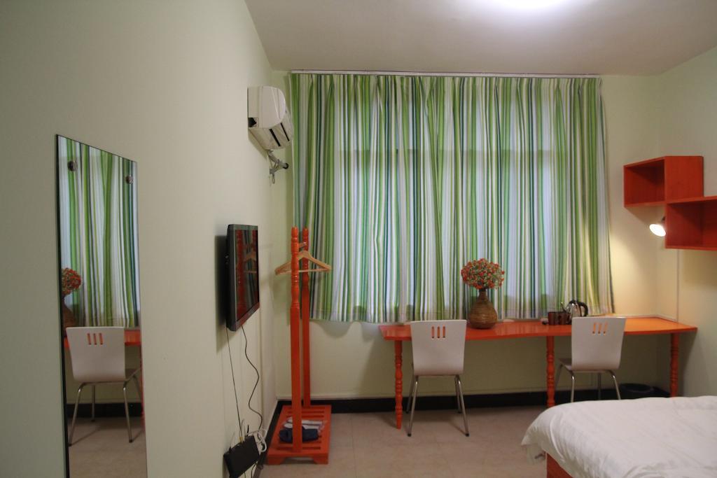 Tiffany Hostel Янгшуо Стая снимка